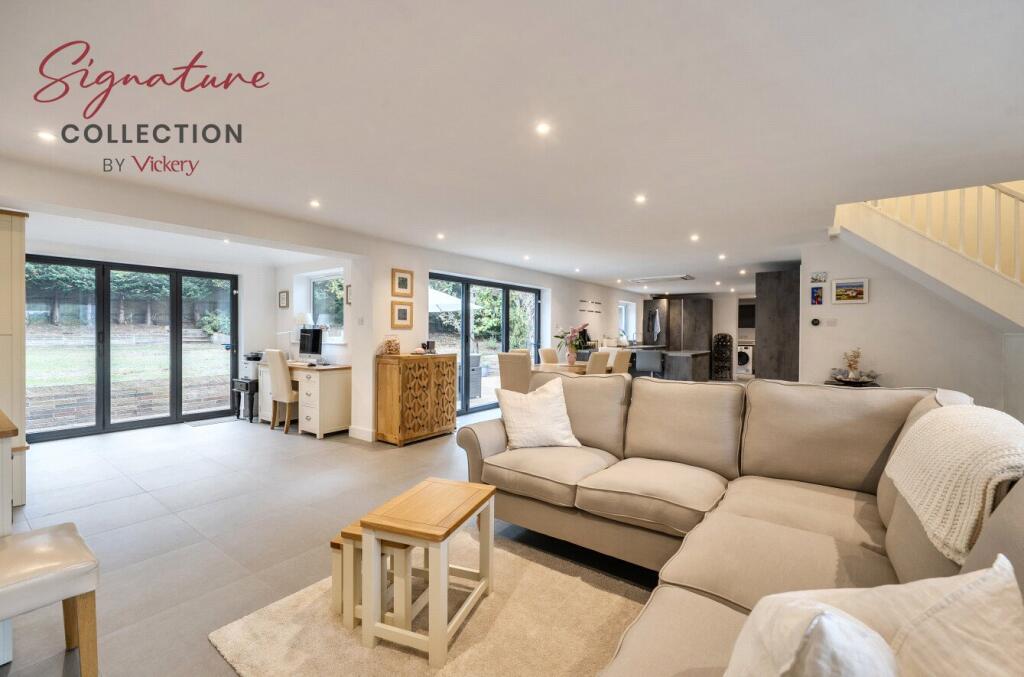 House in Surrey Heath, Heatherside - View 5
