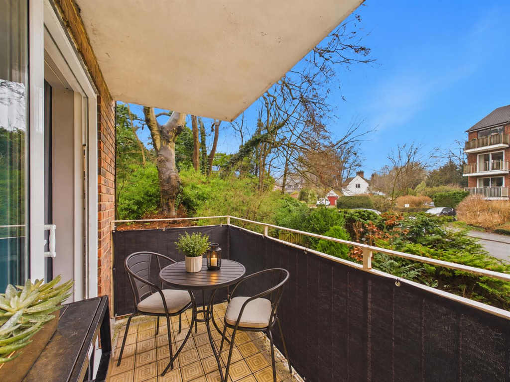 Apartment in Sutton - View 2