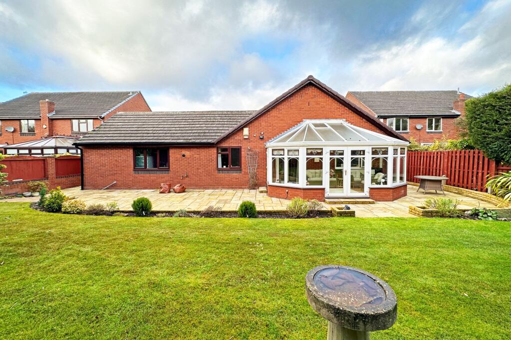 Minster Close, Knowle, B93 photo 4