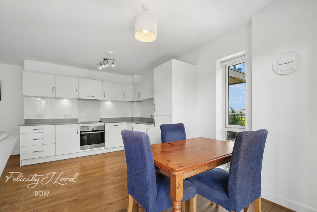 Apartment in London - View 5