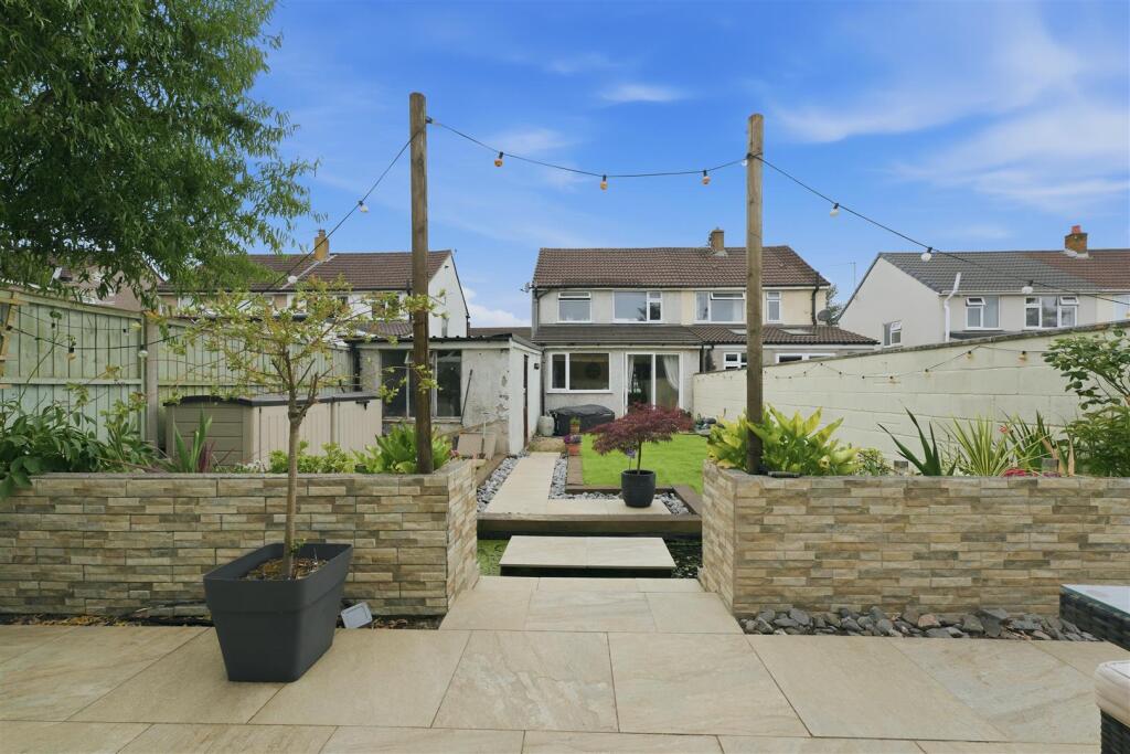 Bradley Avenue, Winterbourne, Bristol photo 4