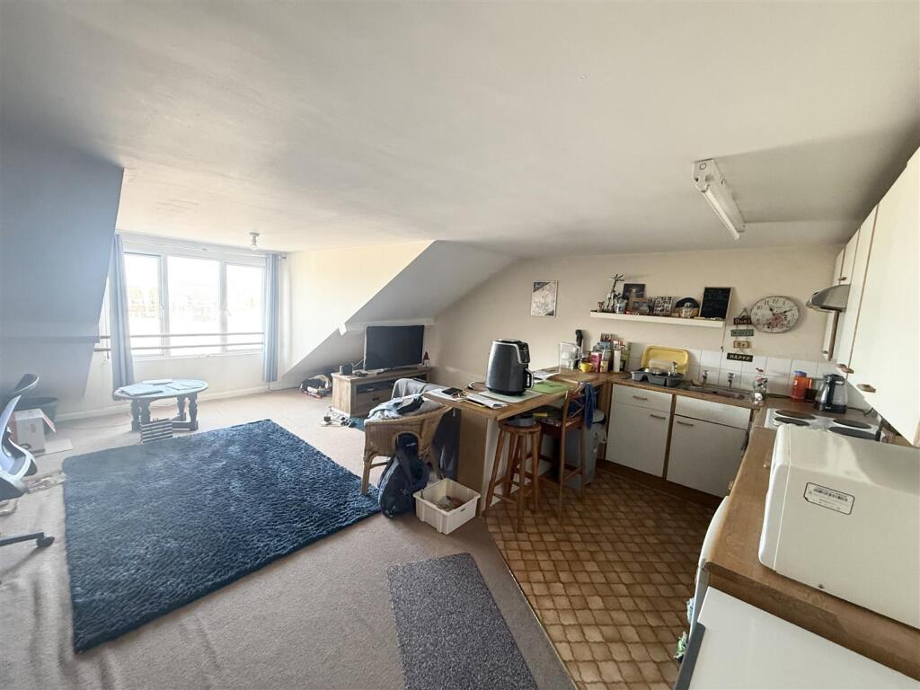 Apartment in Brighton - View 3