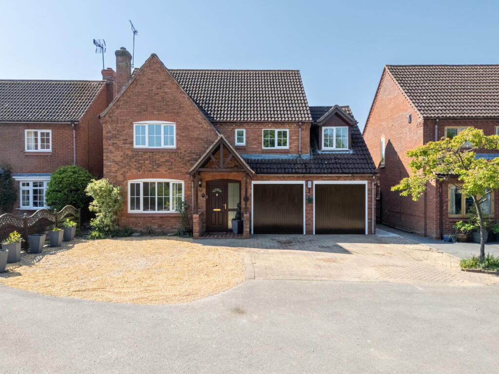 5-bed detached on Chatsworth Drive, Market Harborough, LE16 8BS, £600,000