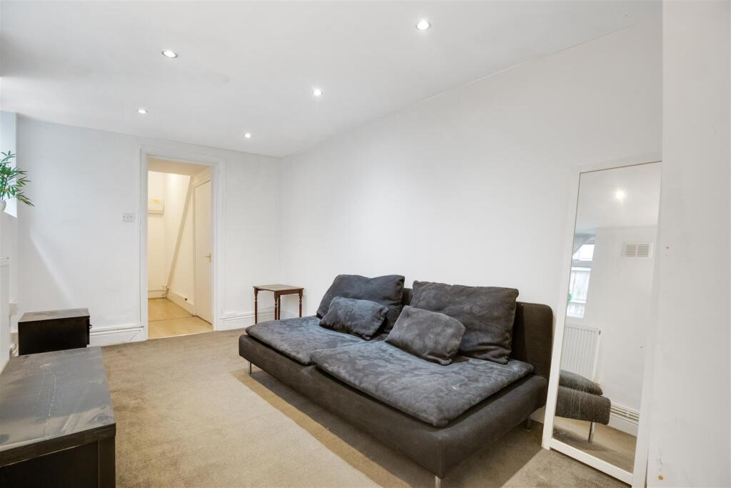 Apartment in London - View 2