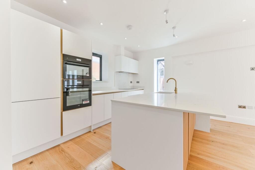 House in Coulsdon, Purley - View 4