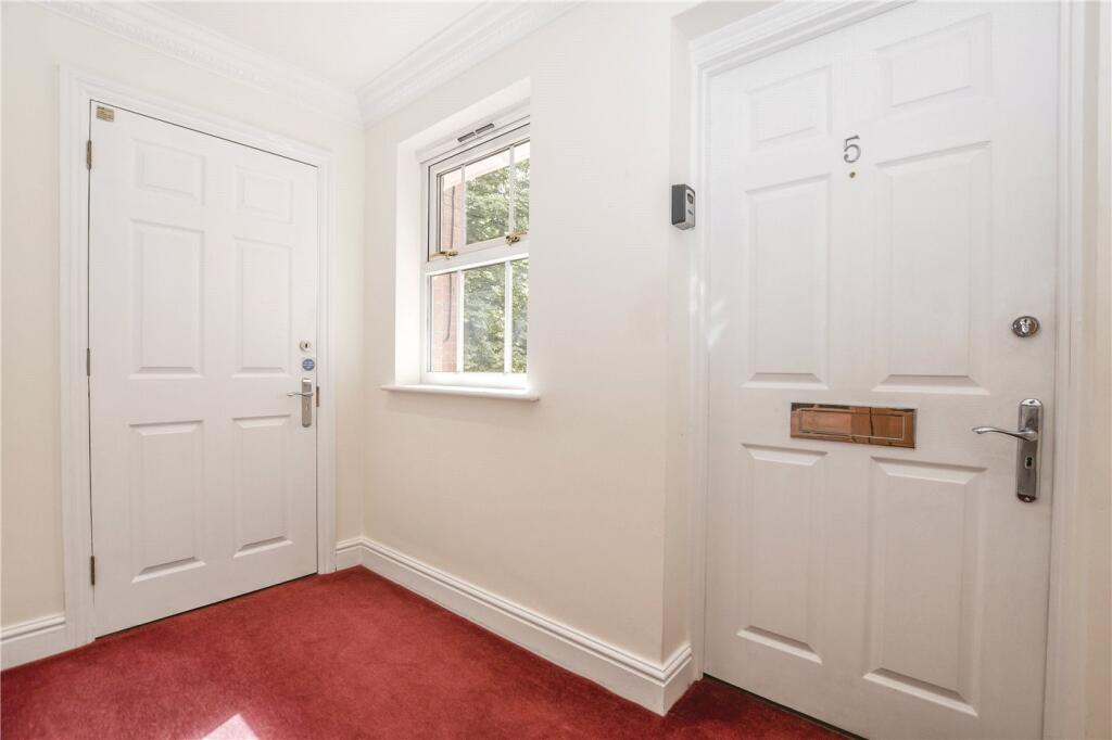 Apartment in Wokingham - More