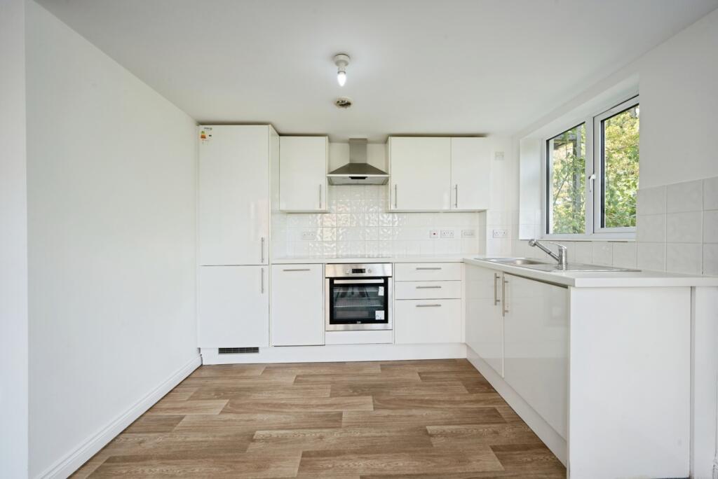 Apartment in Milton Keynes, Bedford - View 3