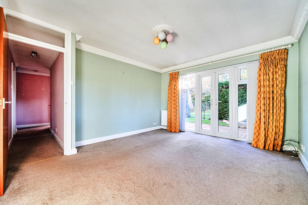 Apartment in Slough - View 5