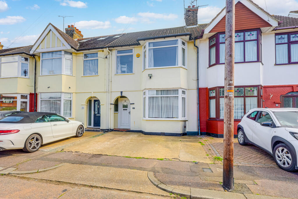 3-bed terraced on Park Avenue, Leigh-on-sea, SS9, £325,000