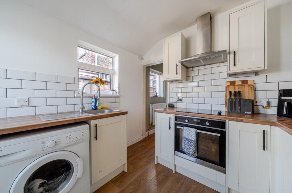 House in Grimsby, Holme Hill - View 2