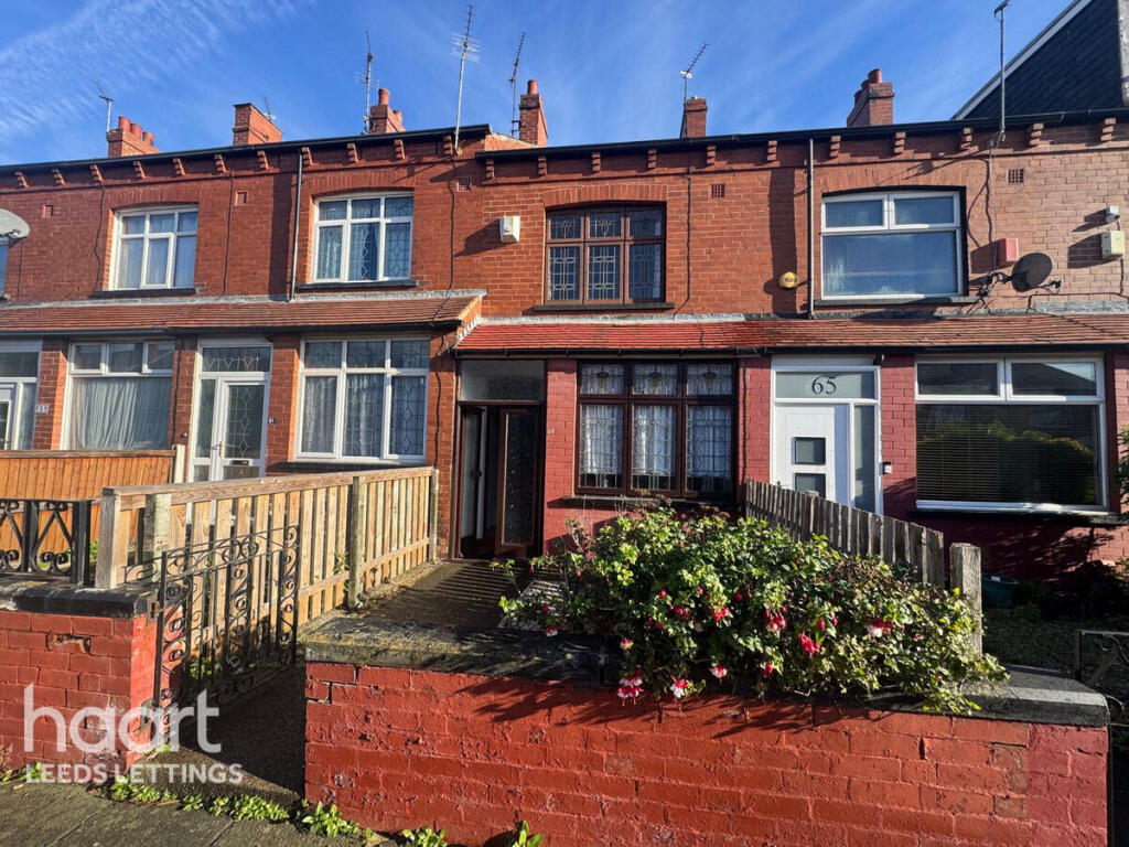 Main image of property: Parkfield Mount, Leeds