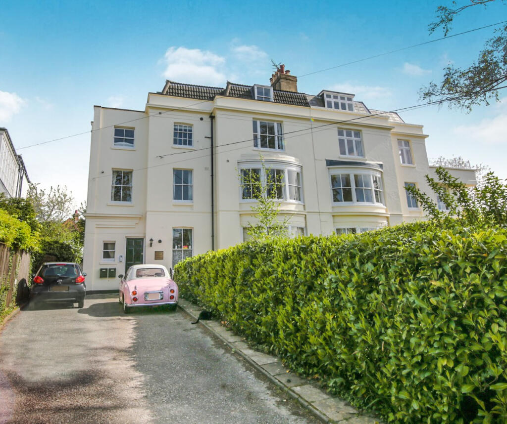 Main image of property: Grove Hill Gardens, Tunbridge wells, TN1