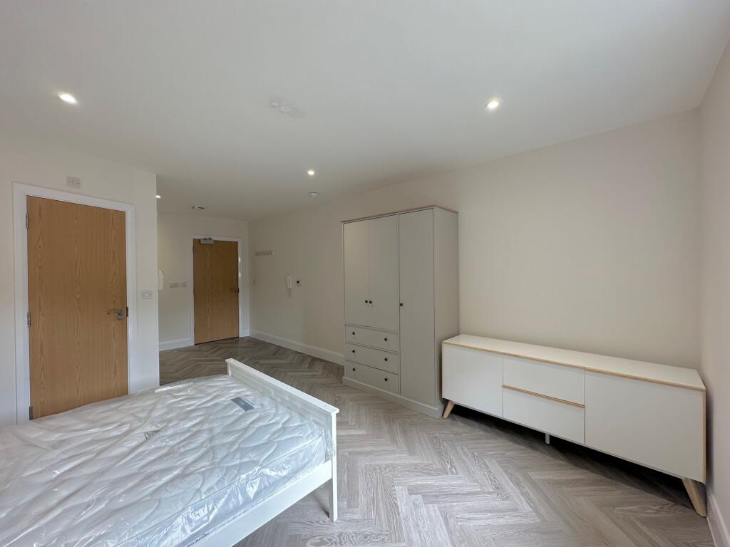 Apartment in Milton Keynes - View 3