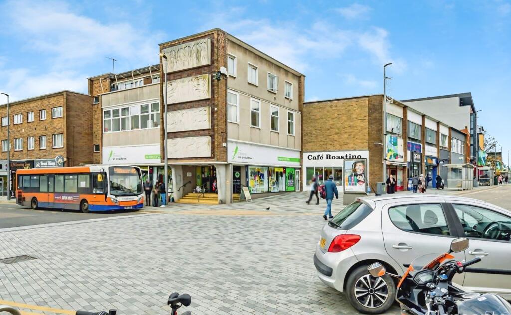 Main image of property: 4 Bridge Street, Hemel Hempstead, Hertfordshire, HP1 1EF