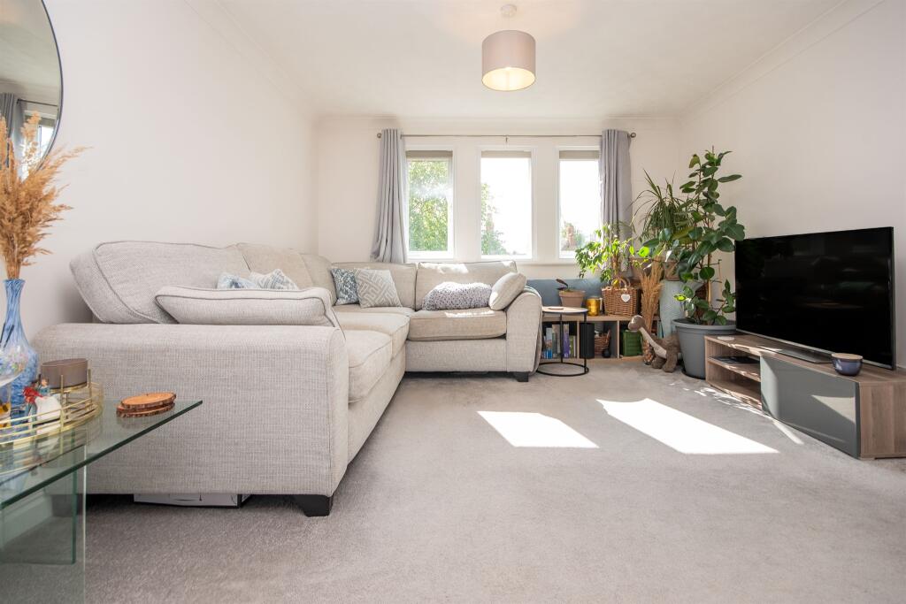 Apartment in Rothwell, North Northamptonshire - View 2