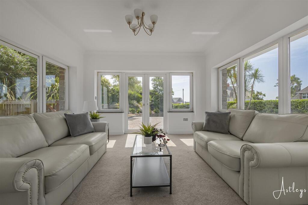 House in Mumbles, Rotherslade - More