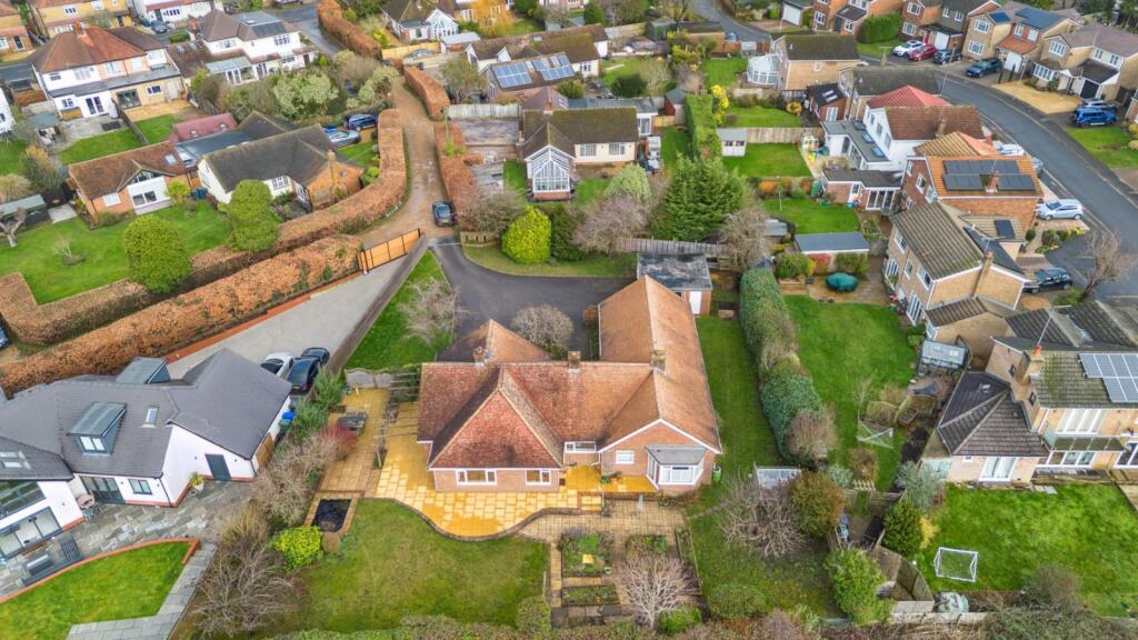 Home Meadow Drive, Flackwell Heath, High Wycombe, Buckinghamshire, HP10 photo 2
