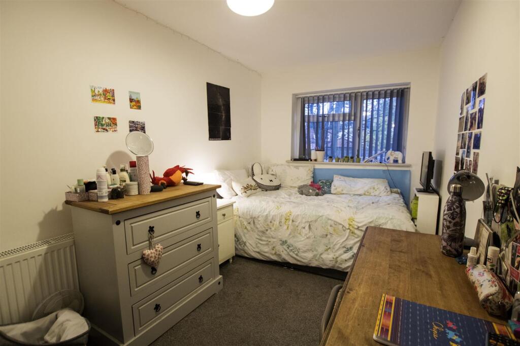 6 bedroom house for rent
