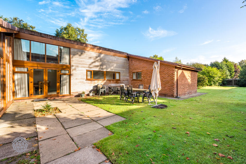 Main image of property: Chatsworth Road, Worsley, Manchester, Greater Manchester, M28 2NU
