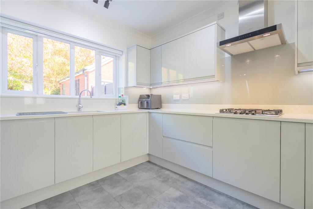 24, Rosebay Close, Royton, Oldham, Greater Manchester, OL2 photo 4