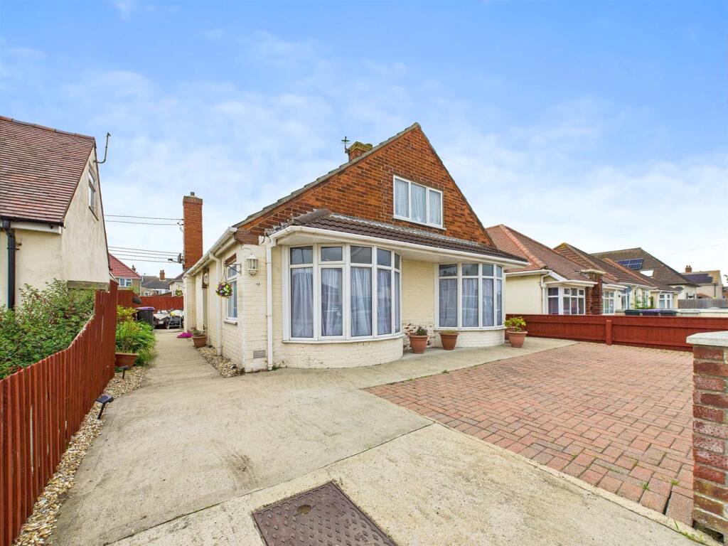 5-bed bungalow on Somersby Avenue, Mablethorpe, £230,000