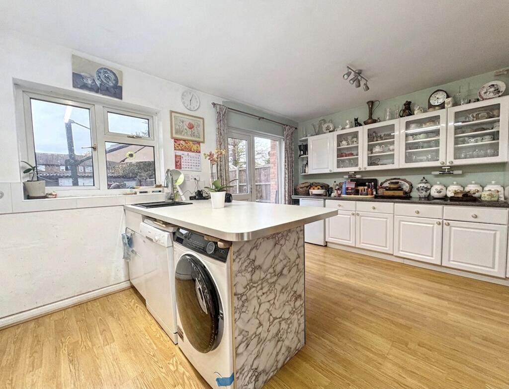 House in London, Becontree Heath - More