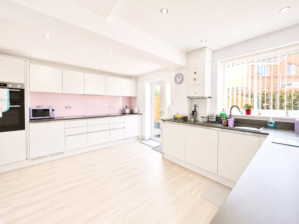 Dorset Drive, Pensby, Wirral, CH61 photo 4
