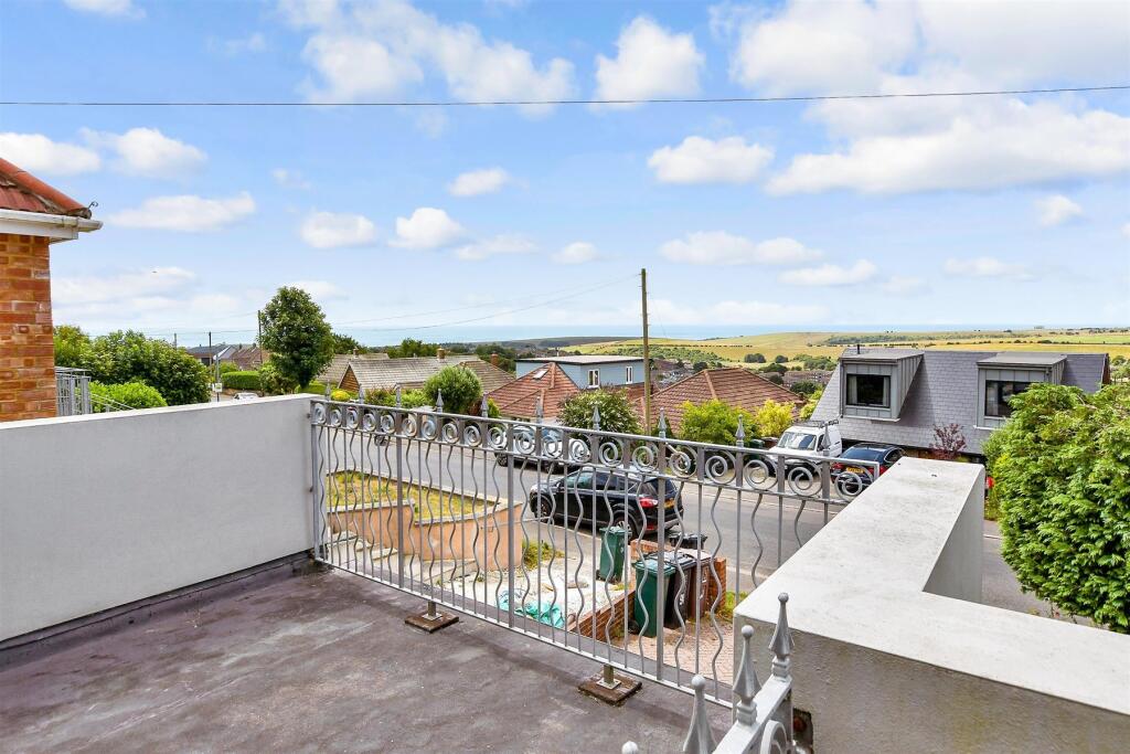 Crescent Drive North, Woodingdean, Brighton, East Sussex photo 3