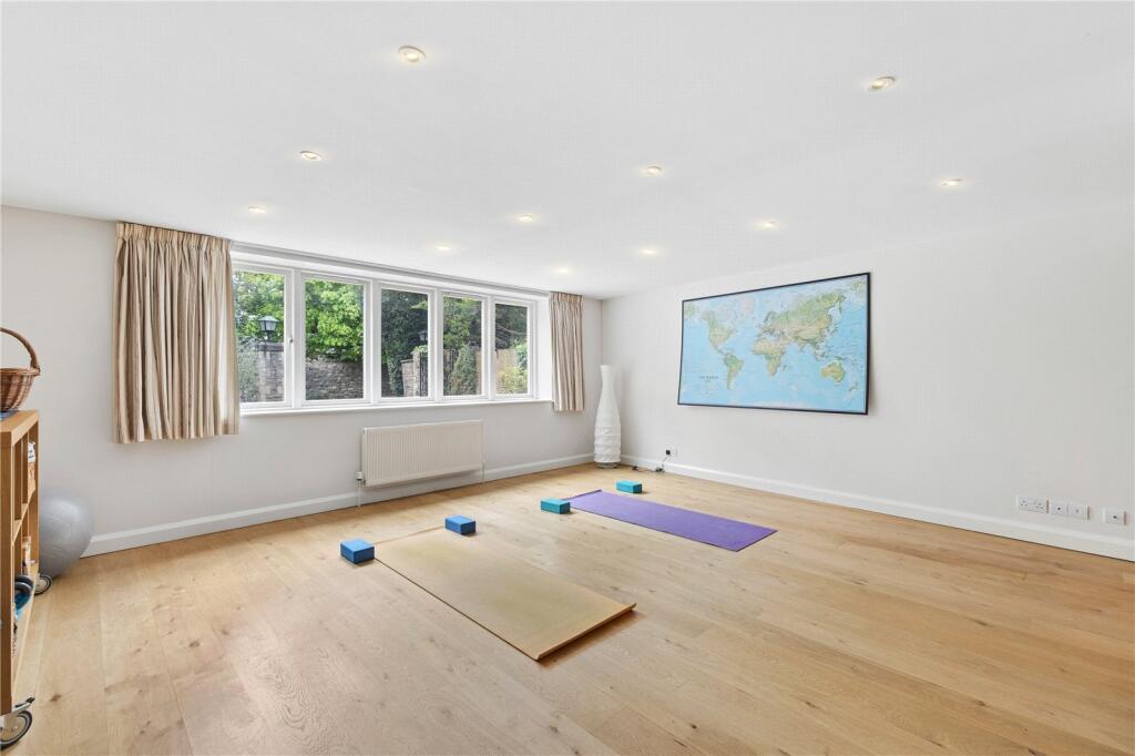 House in Bristol, Sneyd Park - More