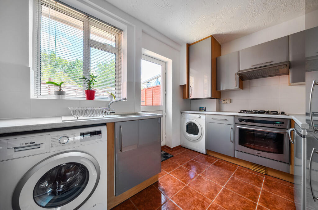House in Three Rivers, Carpenders Park, Watford Rural - View 5