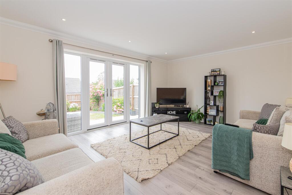 House in Kettering, Brambleside - View 4
