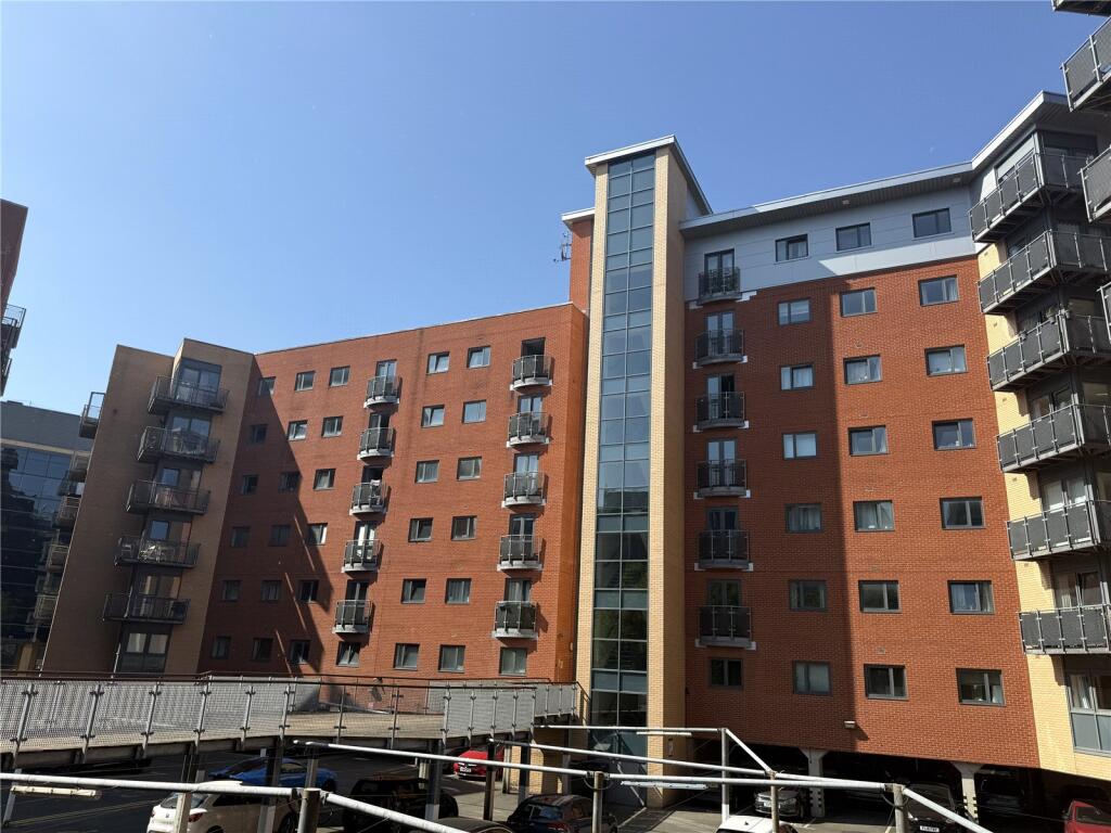 Main image of property: Velocity East, 4 City Walk, Leeds, LS11