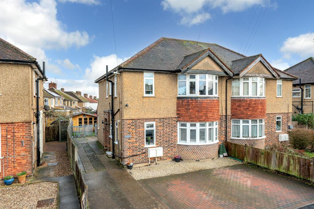 Main image of property: Malvern Way, Croxley Green, Rickmansworth