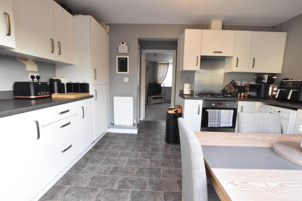 House in Doncaster, North Lincolnshire - View 3
