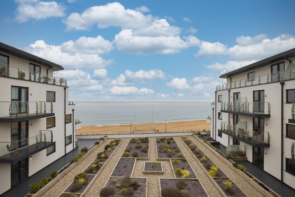 2 bedroom flat for sale in Beach Drive, Ramsgate, Kent, CT11