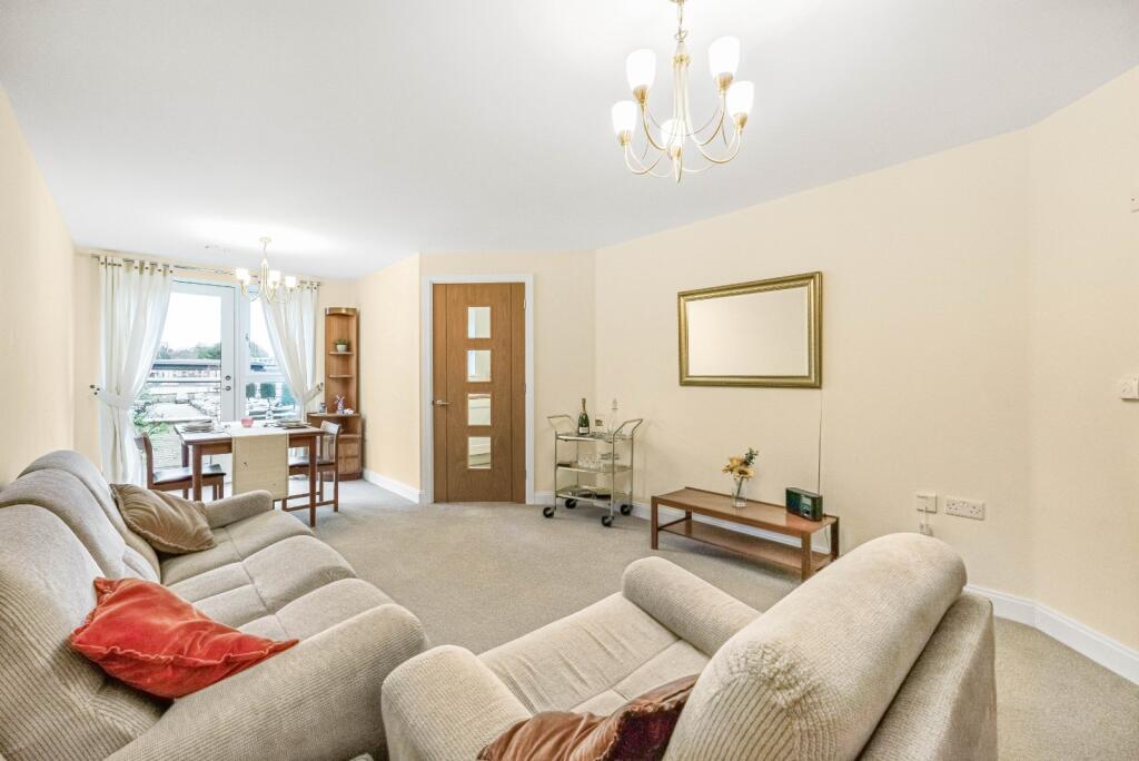 Apartment in Cotswold, Cirencester - View 2