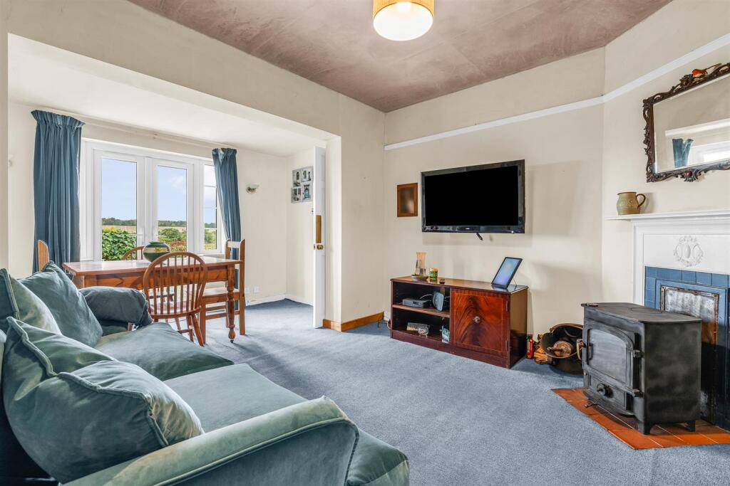 House in Hertford, Pinehurst - View 4