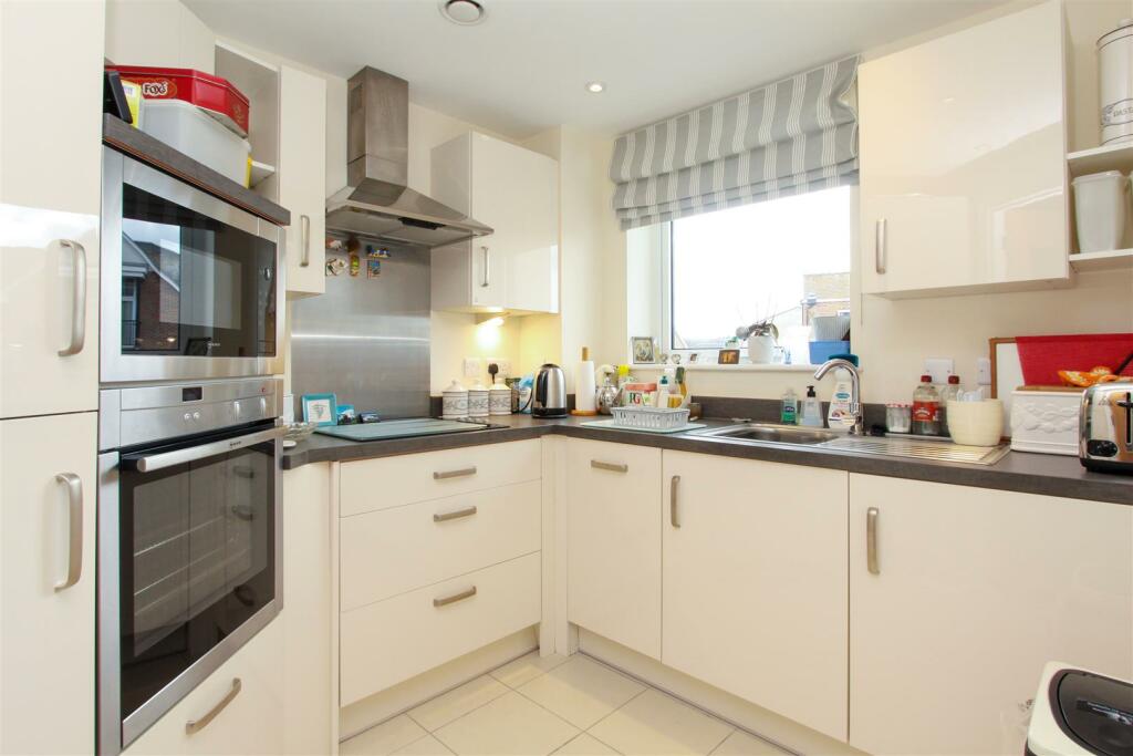 Lysander House, Ickenham, UB10 photo 4
