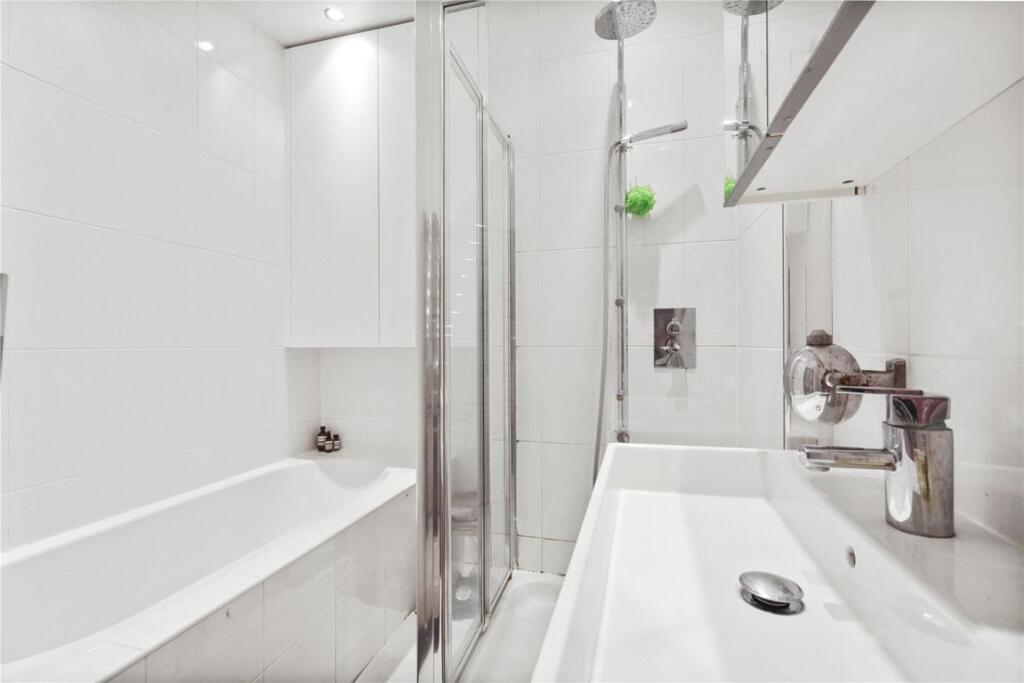 Apartment in London - View 5