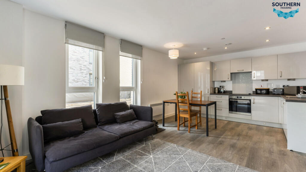 Apartment in Kingston upon Thames - View 5