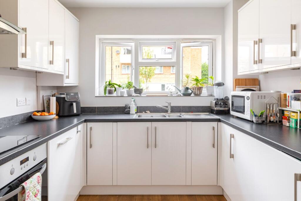 Apartment in Twickenham - View 5