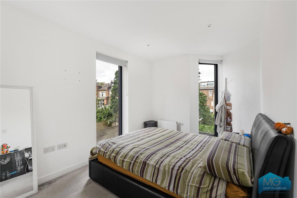 Pinnacle Close, London, N10 - More