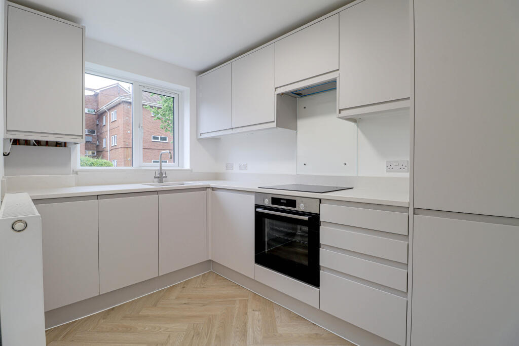 Additional image 4 of Hillside Road, Harpenden, AL5
