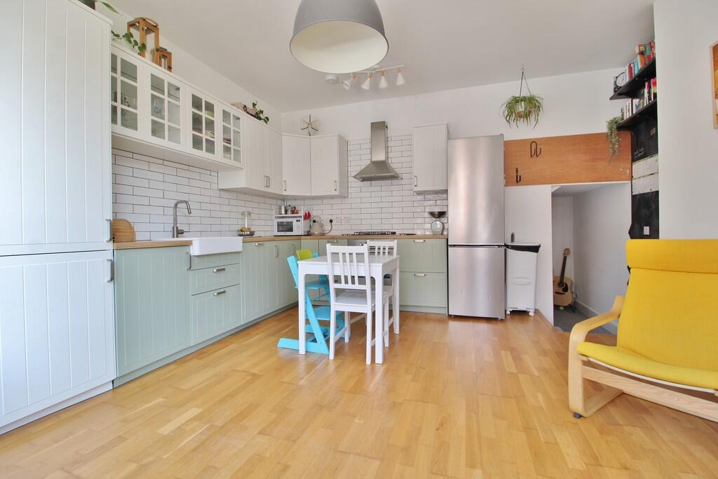 Apartment in Portsmouth, Southsea - View 4
