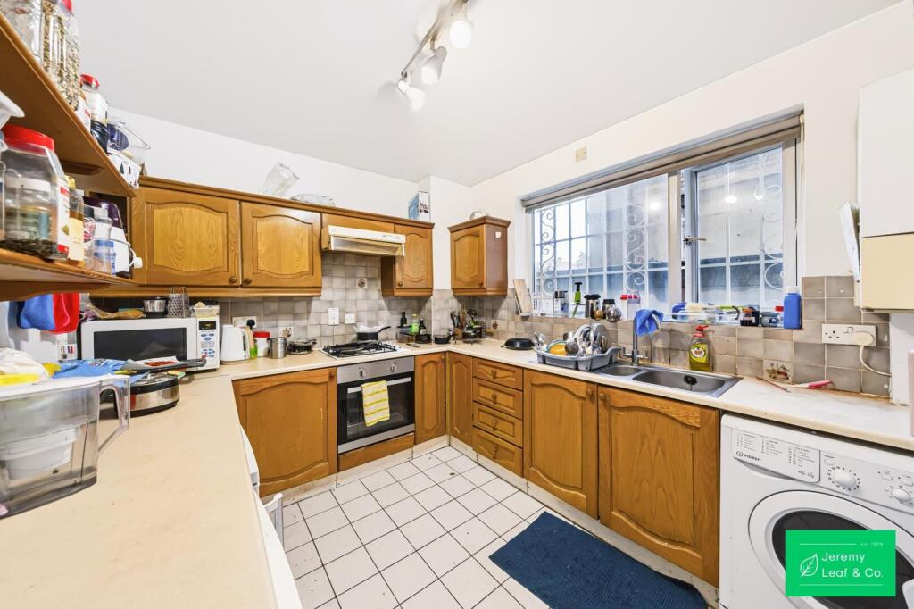 Apartment in London, The Grange Estate, Finchley - View 3