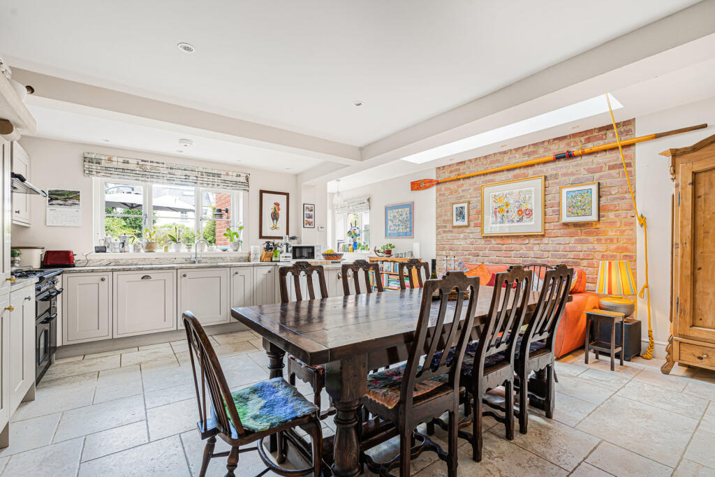 House in Gloucester - View 4