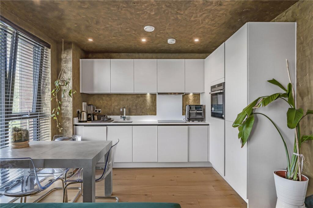 Apartment in London - View 5