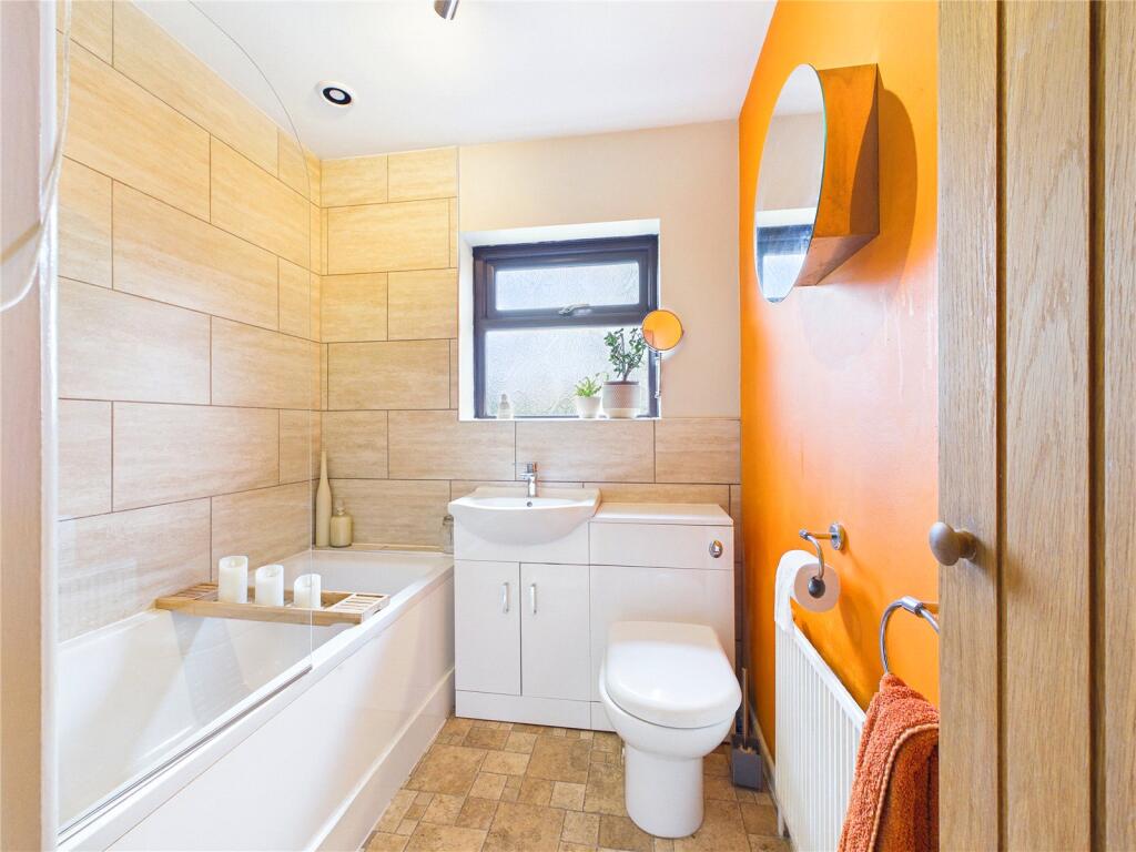 Woodbridge Close, Worcester, Worcestershire, WR5 photo 3