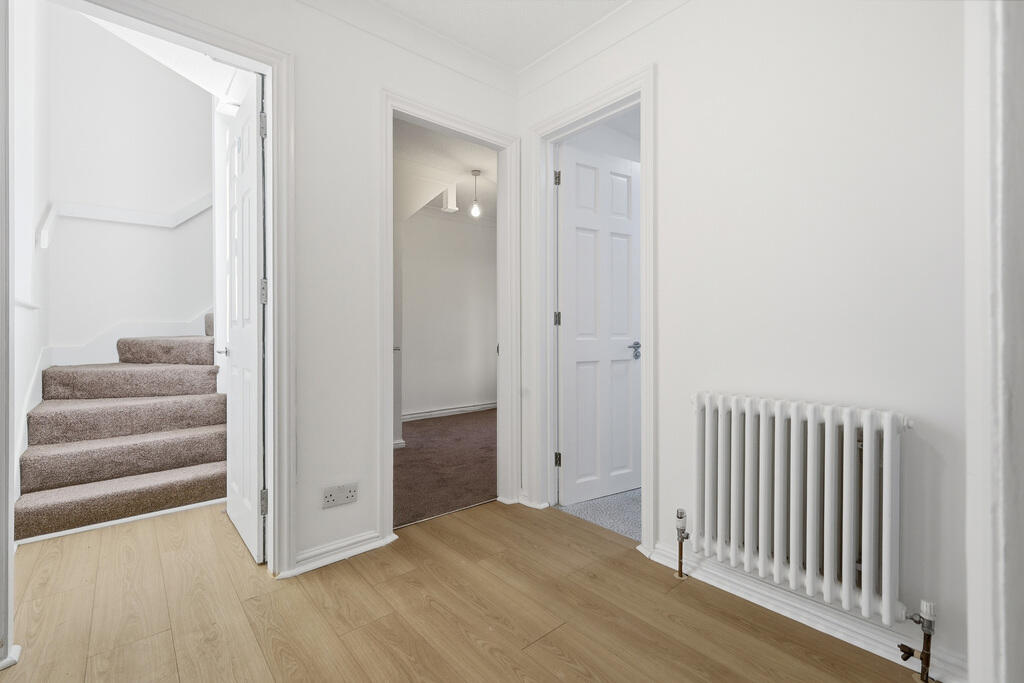 Chichester Way, Isle of Dogs E14 photo 3