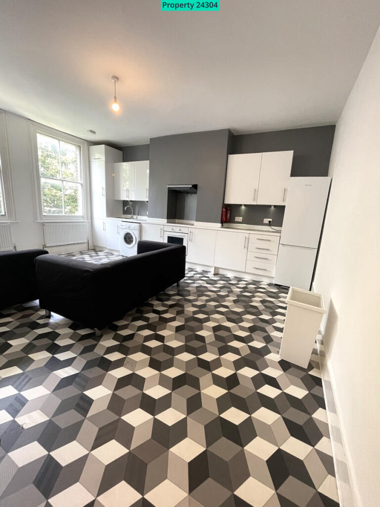 5 bedroom semi-detached house for rent